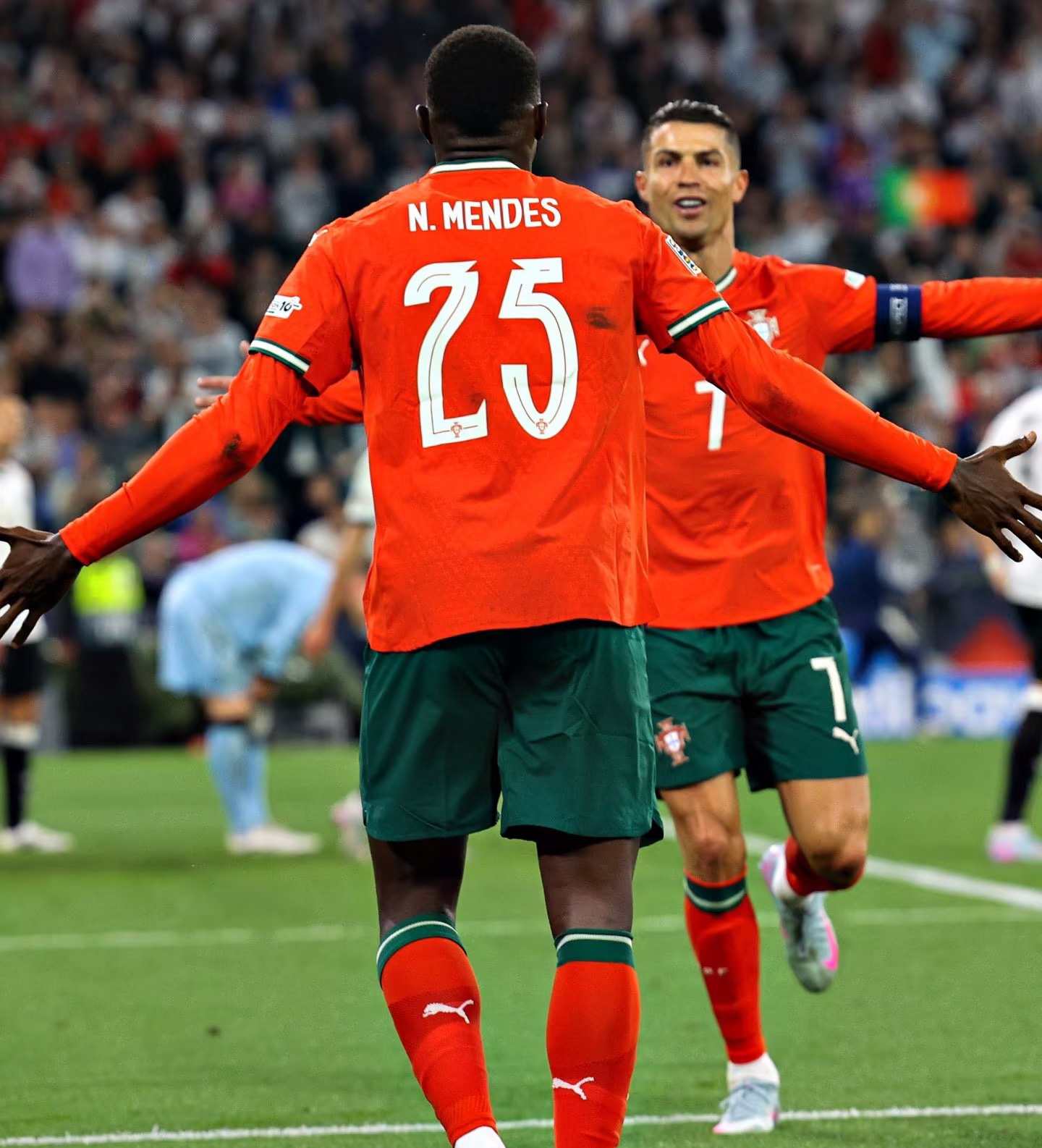 包含里程碑夜葡萄牙体育造点机会，亚冠国际比赛日刷纪录，更衣室稳定，高层口径保持一致的词条